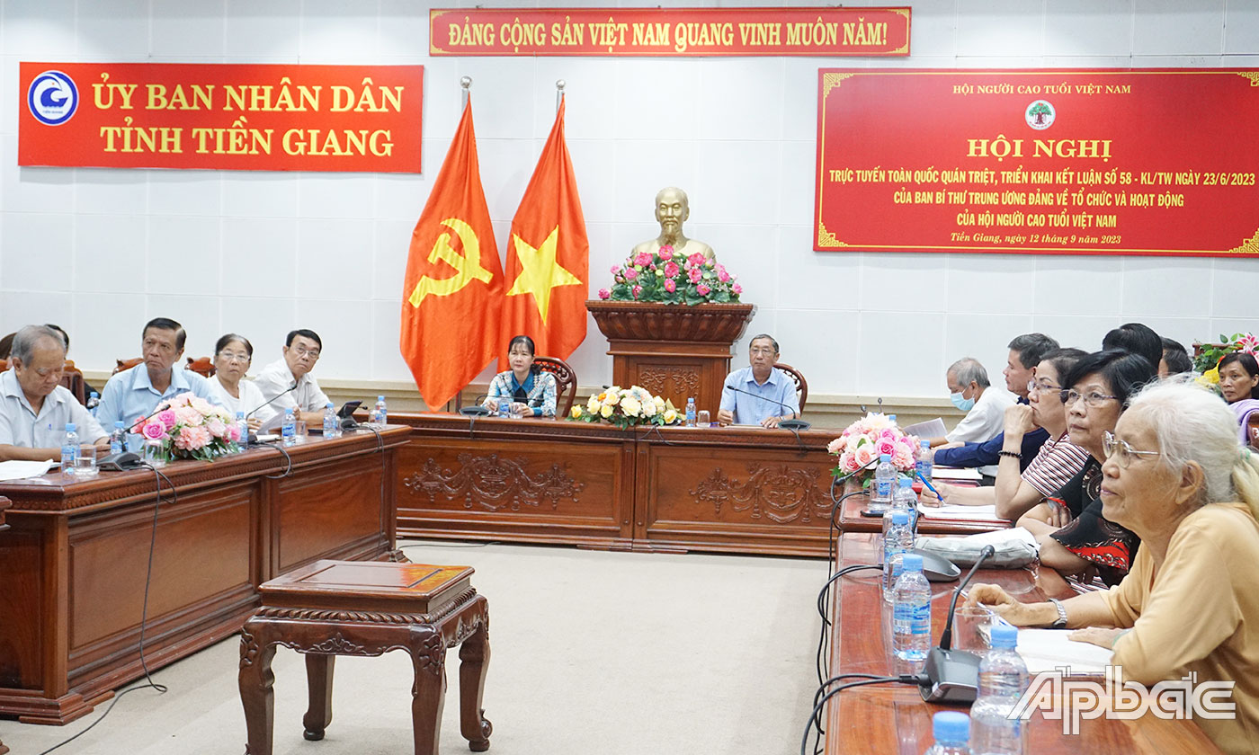 Các đại biểu tham dự tại điểm cầu Tiền Giang