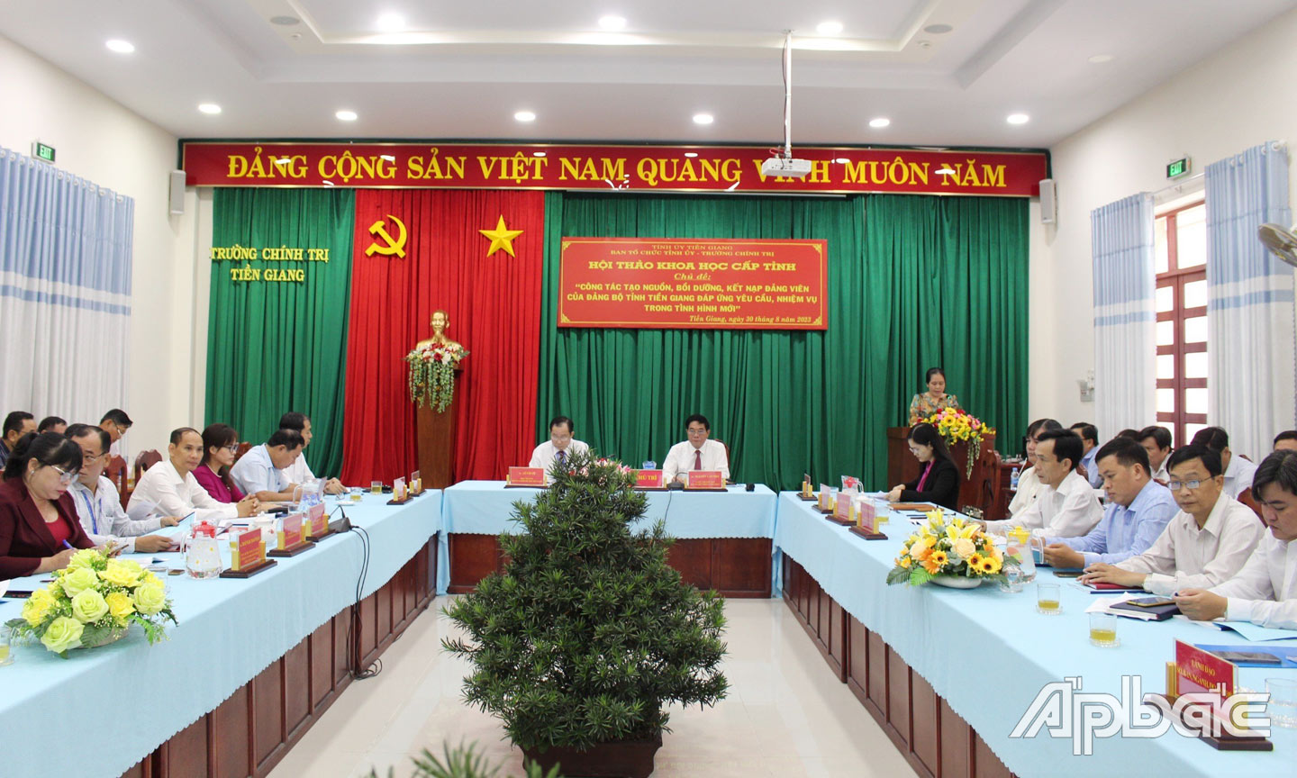 Quang cảnh Hội thảo khoa học cấp tỉnh về “Công tác tạo nguồn, bồi dưỡng, kết nạp đảng viên của Đảng bộ tỉnh Tiền Giang đáp ứng yêu cầu, nhiệm vụ trong tình hình mới”. Ảnh: THÙY TRANG