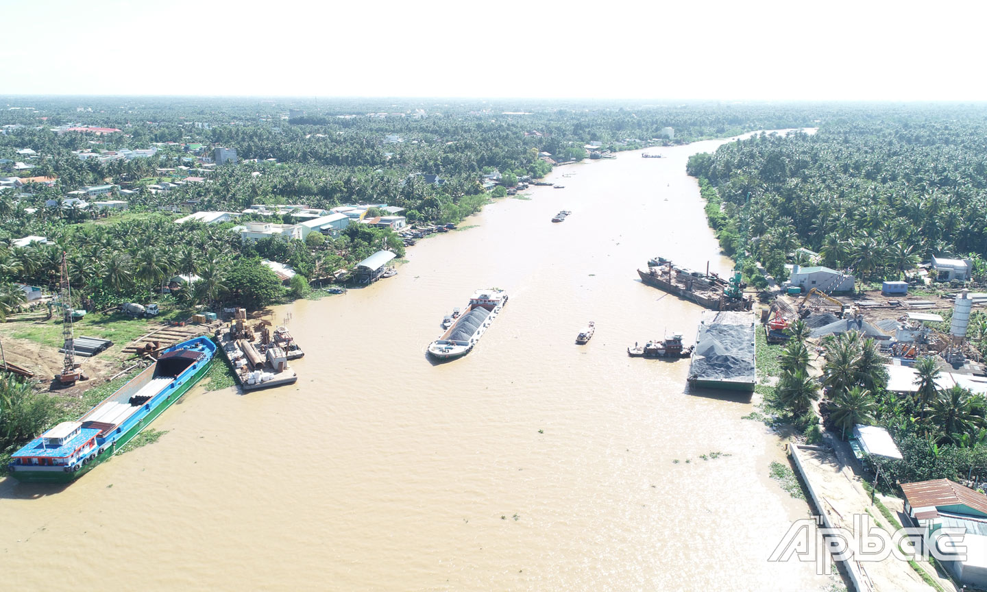 Nhiều công trình xây dựng thiếu cát.