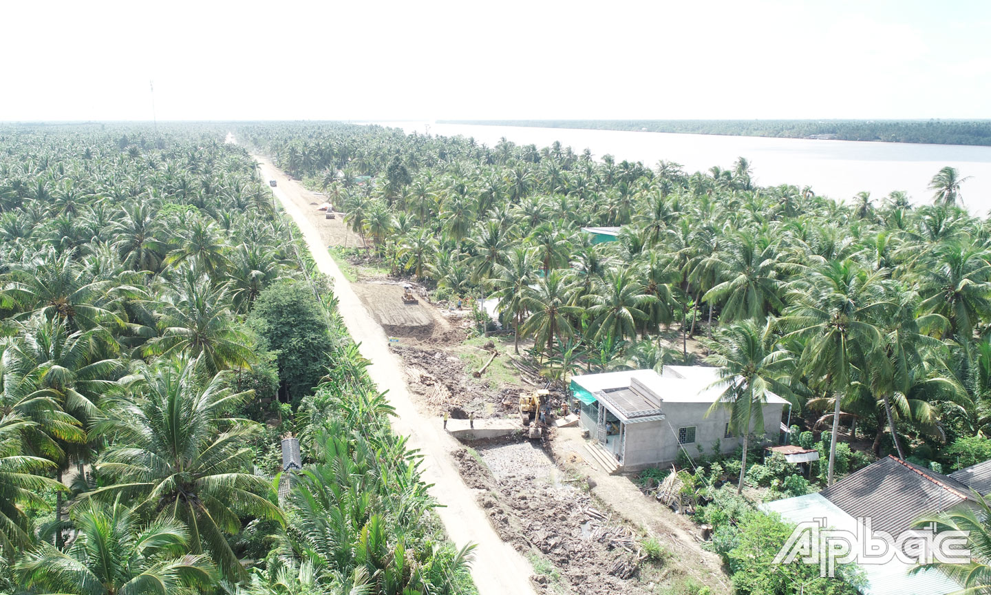 Thiếu cát “làm khó” các công trình.