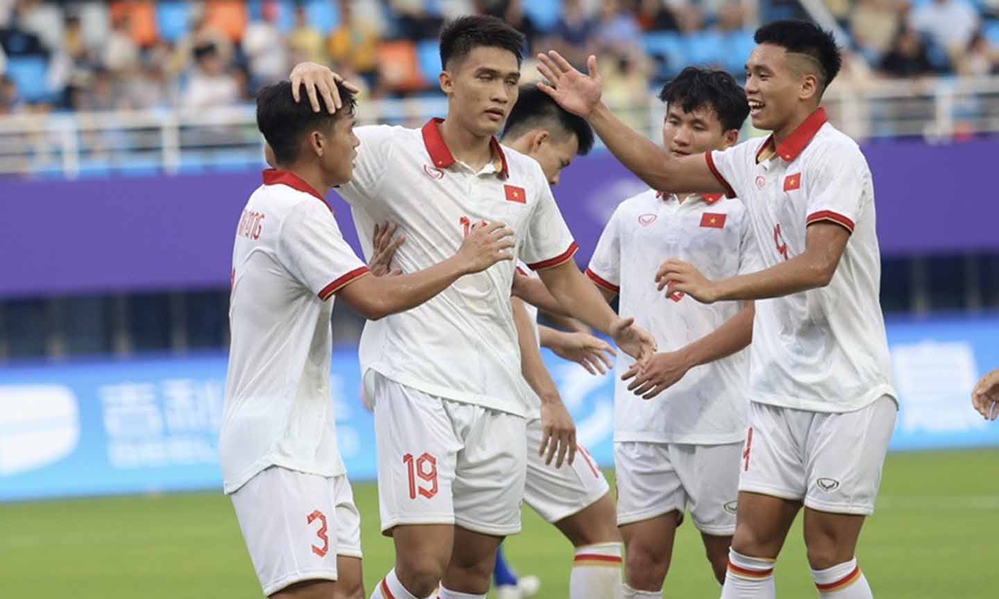 Các cầu thủ Olympic Việt Nam dù giành chiến thắng nhưng như thường lệ vẫn bỏ lỡ quá nhiều cơ hội. Ảnh: Vietnamnet.vn