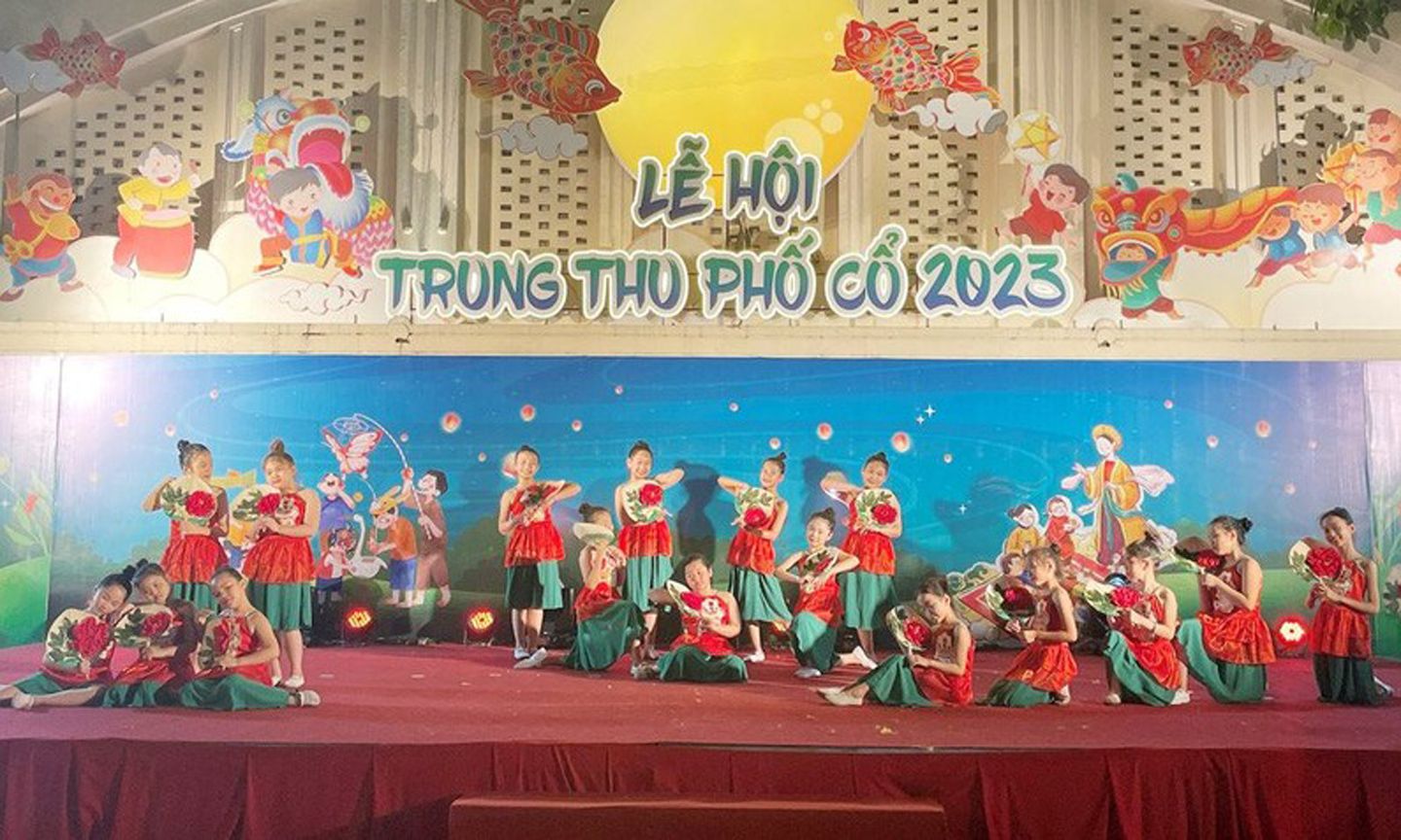 A performance at the opening ceremony (Photo: hanoimoi.com.vn).