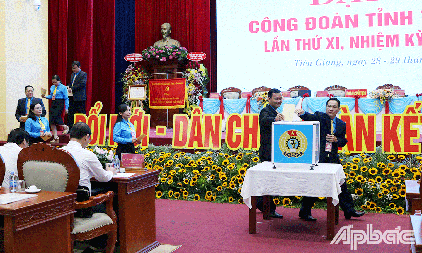 Đoàn Chủ tịch tham gia bỏ phiếu bầu Đoàn đại biểu dự Đại hội Công đoàn Việt Nam lần thứ XIII, nhiệm kỳ 2023 – 2028 