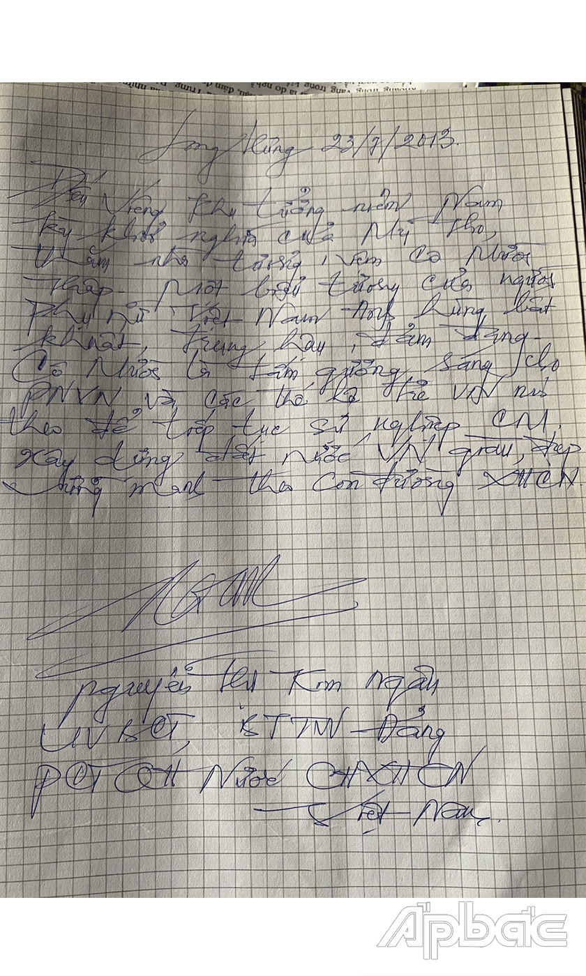 đồng chí Nguyễn Thị Kim Ngân khi đó giữ chức Ủy viên Bộ Chính trị khóa XI, Phó Chủ tịch Quốc hội khóa VIII ghi lại cảm xúc khi đến đến viếng khu tưởng niệm Nam kỳ khởi nghĩa và thăm nhà thờ đồng chí Nguyễn Thị Thập.