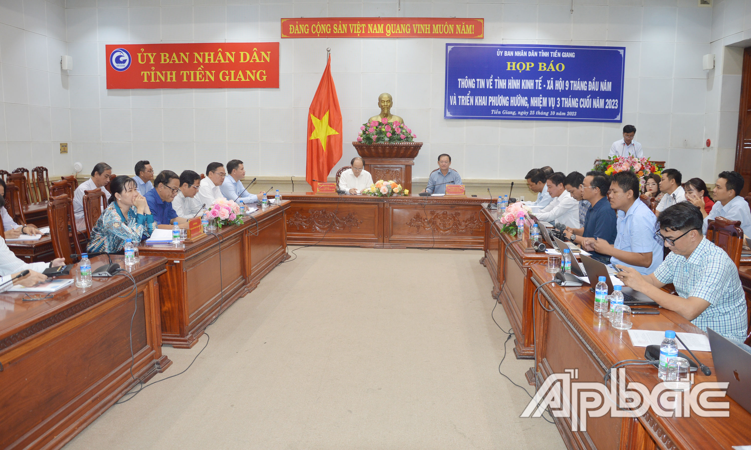 Quang cảnh buổi họp báo.