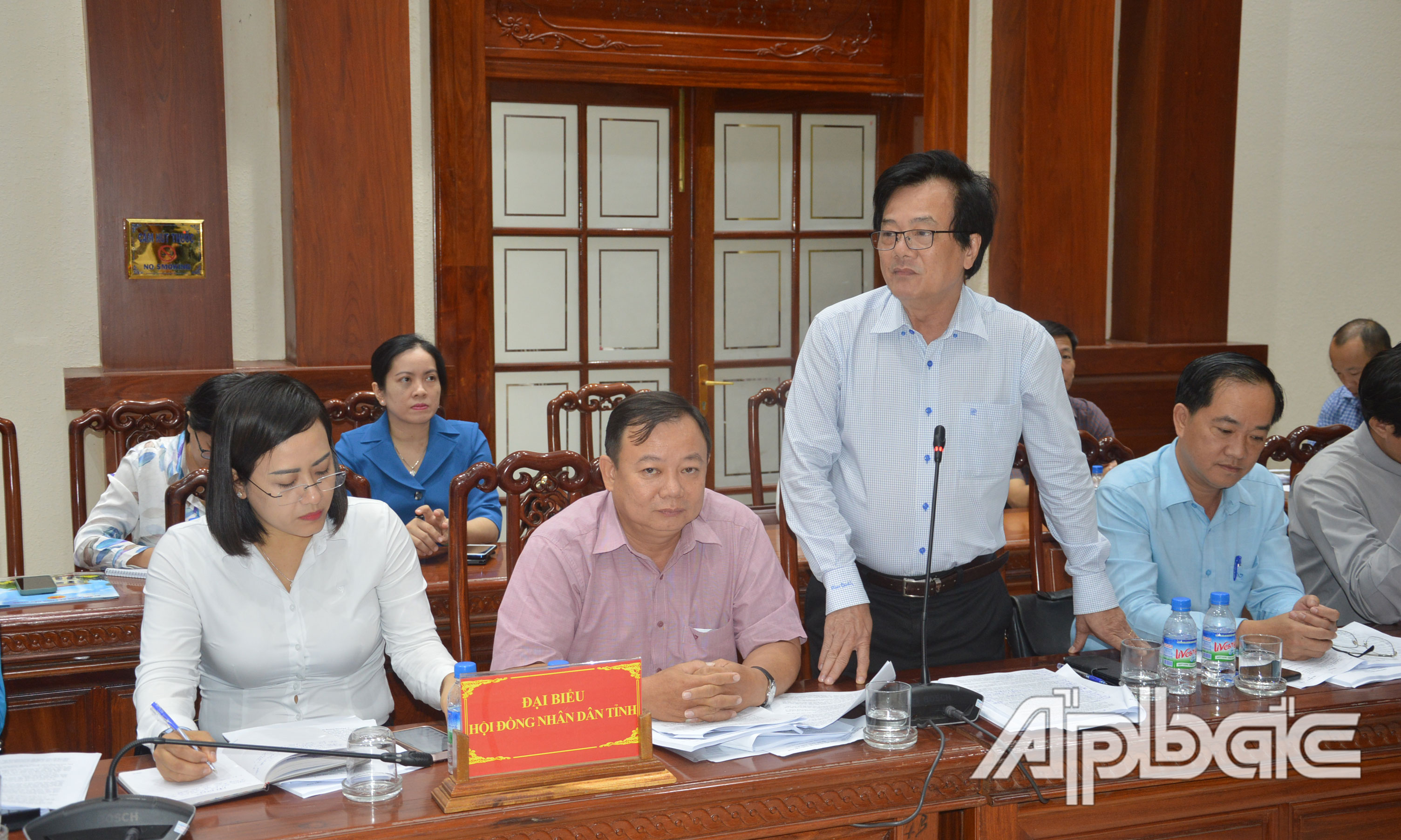 Các đại biểu HĐND tỉnh phát biểu ý kiến đóng góp.