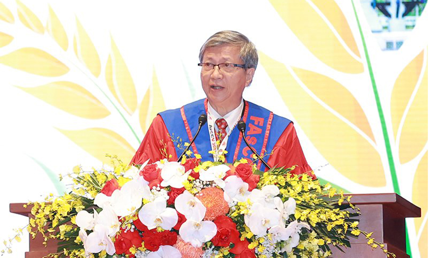 Chủ tịch Hội Tim mạch học Việt Nam Huỳnh Văn Minh phát biểu tại lễ khai mạc Đại hội Tim mạch Đông Nam Á lần thứ 27.