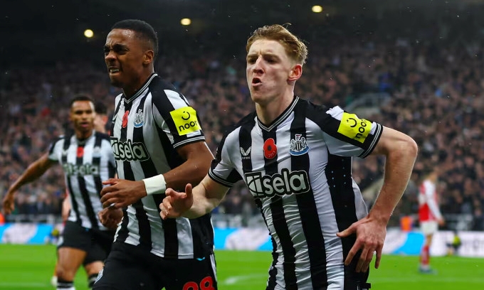 Chiến thắng đầy tranh cãi của Newcastle sau những quyết định của VAR . (Ảnh: Reuters)