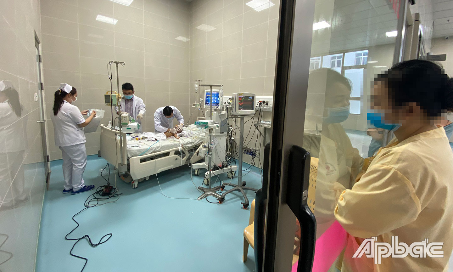 Gia đình cần lưu ý các dấu hiệu bệnh tay chân miệng hiện nay.