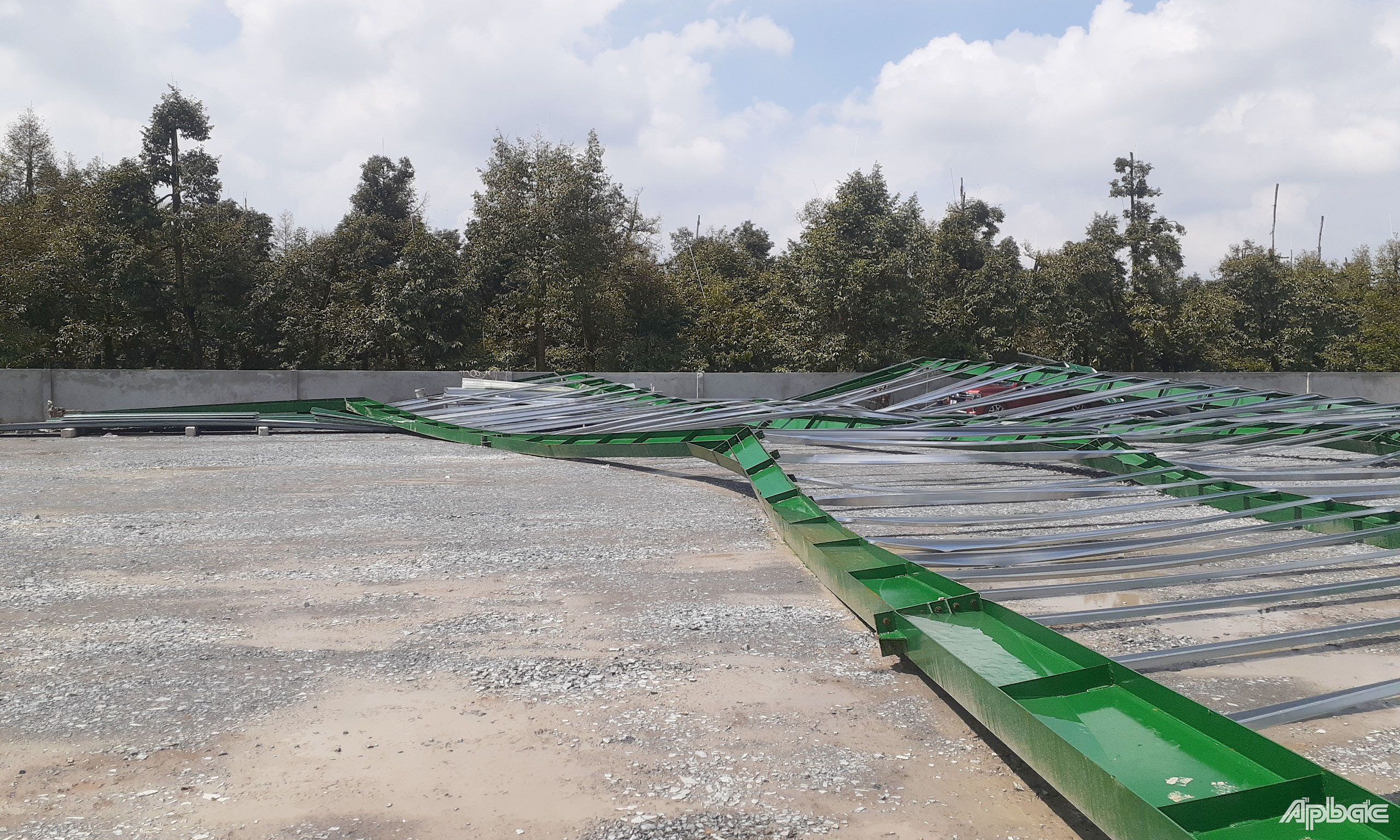 Hiện trường vụ sập nhà kho.