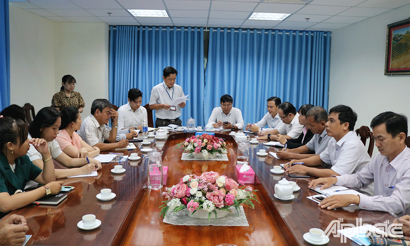 Quang cảnh buổi họp