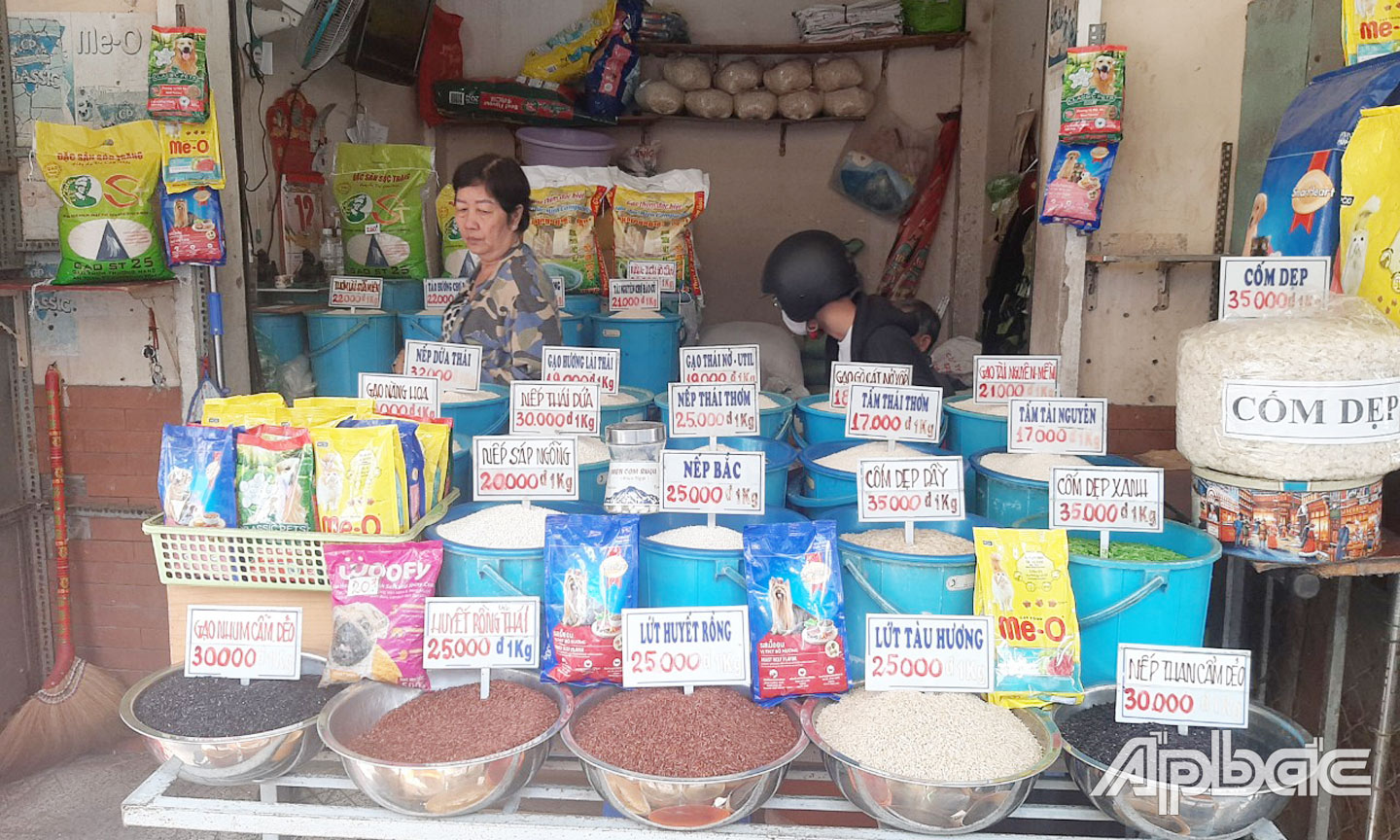 Giá gạo tại các cửa hàng tăng cao so với trước đây.