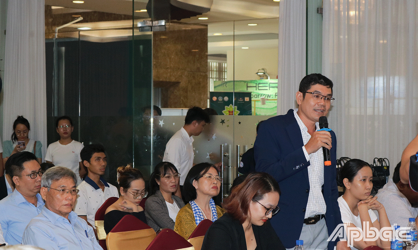 Các doanh nghiệp tham gia đặt câu hỏi với các diễn giả