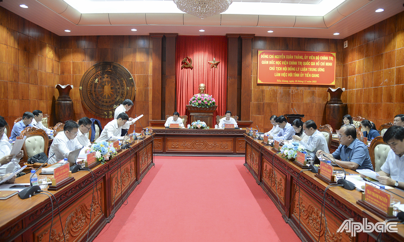 Quang cánh buổi làm việc..