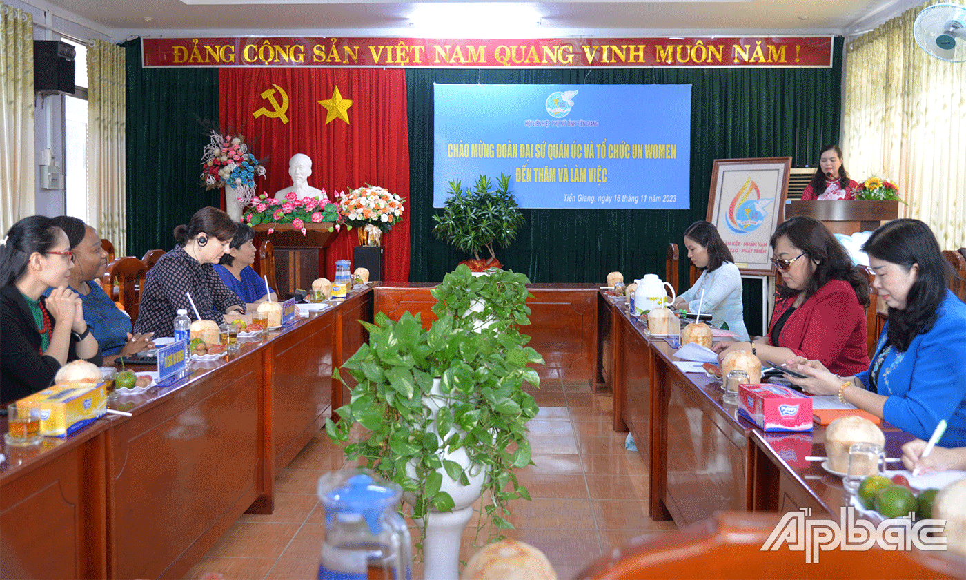 Đoàn Đại sứ Quán Úc và tổ chức UN Women tại Việt Nam đến thăm và làm việc với Hội LHPN tỉnh Tiền Giang.