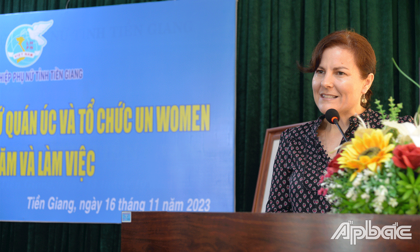 Bà Cherie Rusell- Tham tán hợp tác Phát triển, Đại sứ quán Úc tại Việt Nam phát biểu.