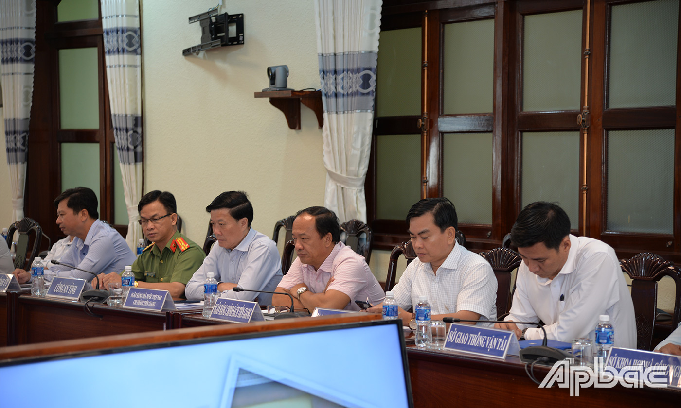 Quang cảnh tại điểm cầu Tiền Giang