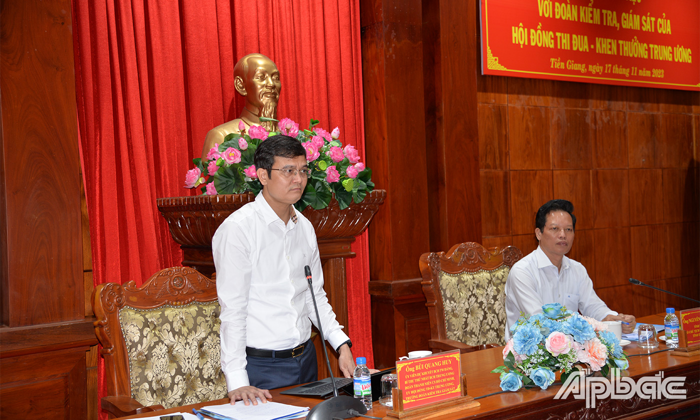 Đồng chí Bùi Quang Huy phát biểu tại buổi làm việc