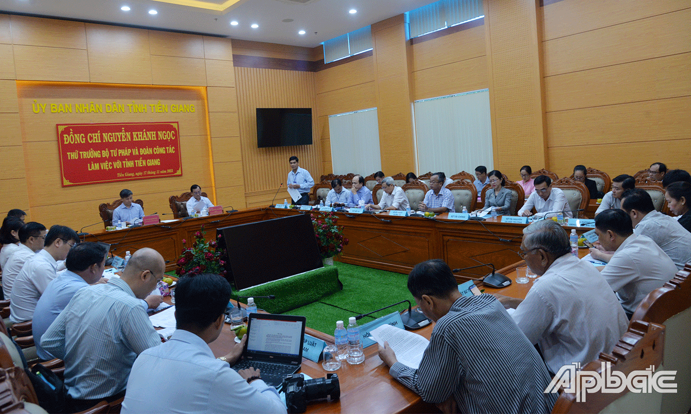 Quang cảnh buổi làm việc.