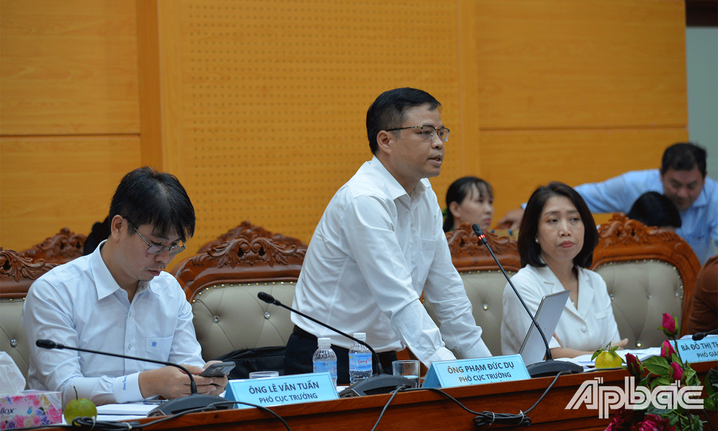 Thành viên đoàn Bộ Tư pháp phát biểu tại buổi làm việc.