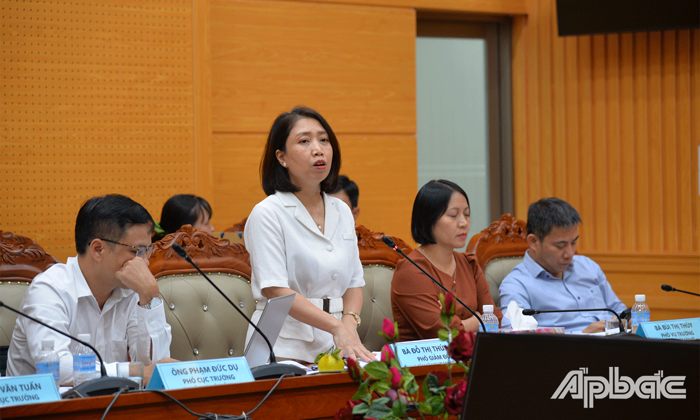 Thành viên đoàn Bộ Tư pháp phát biểu tại buổi làm việc.