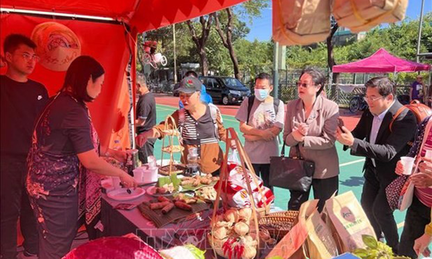 ABO/NDO- Vietnam is attending the 4th Hong Kong Food Fiesta that opened in the Hong Kong Special Administrative Region (China) on November 17.