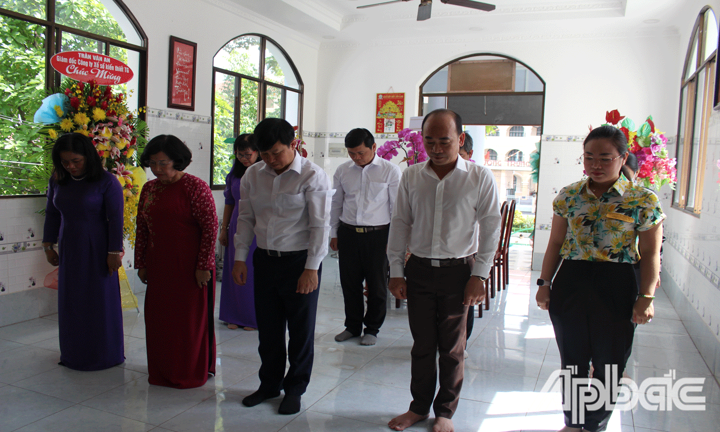 Một phút mặc niệm. 