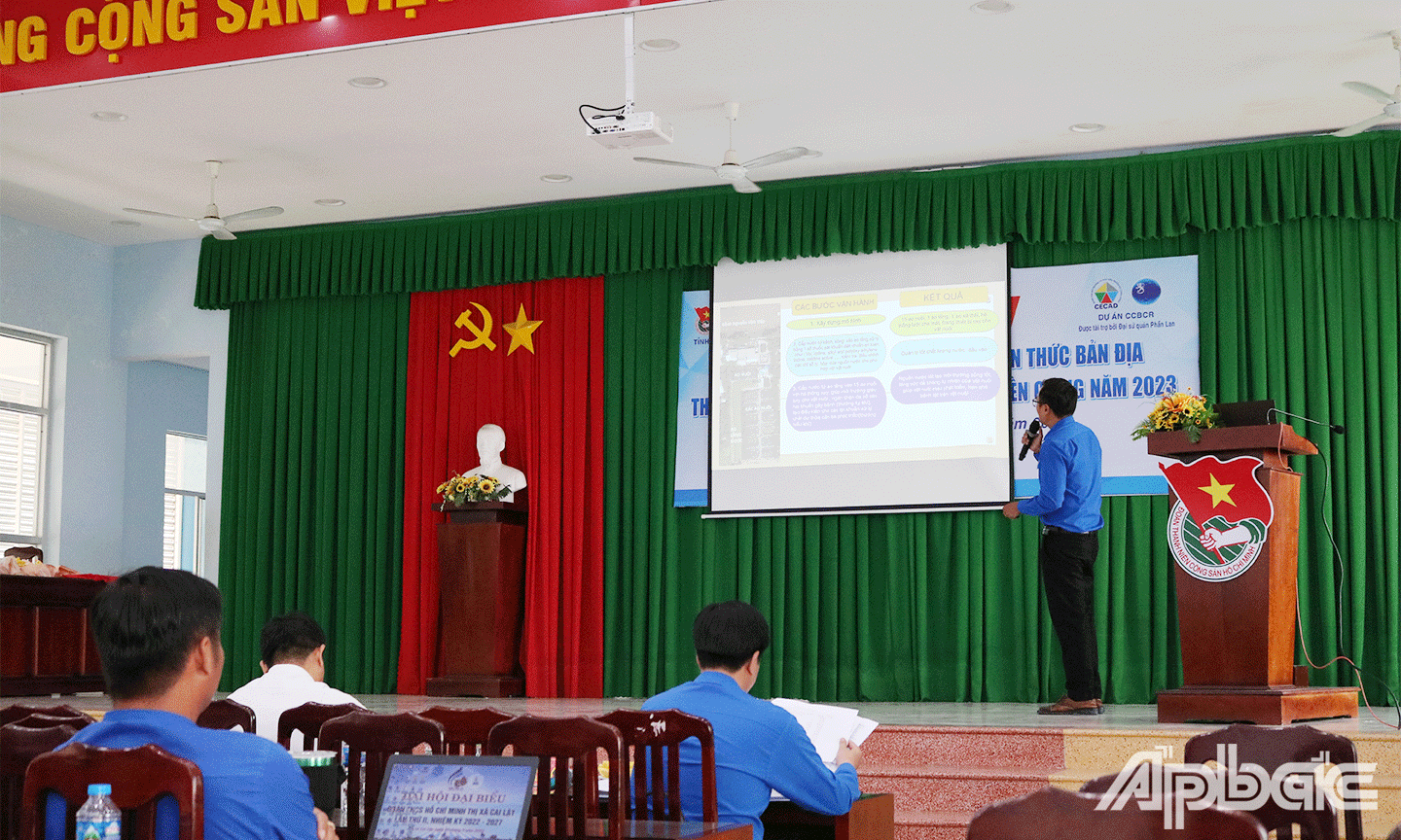 Thanh niên trình bày các ý tưởng đề xuất của mình tại Cuộc thi