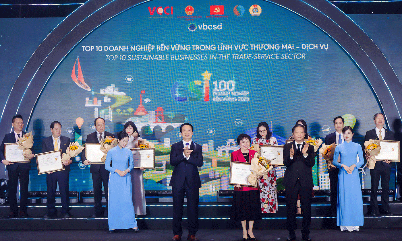 PNJ dẫn đầu top 10 doanh nghiệp lĩnh vực thương mại - dịch vụ trong 100 Doanh nghiệp PTBV 2023.
