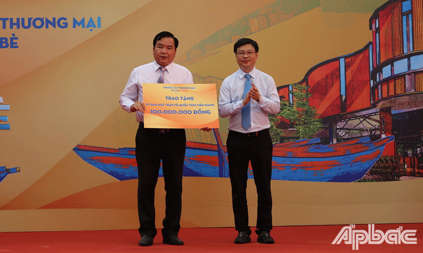 Tại Lễ khai trương, TTTM SenseMarket triển khai các hoạt động hướng đến cộng đồng, đóng góp cho tỉnh Tiền Giang nói chung và huyện Cái Bè nói riêng, tổng giá trị lên đến 500 triệu đồng, cụ thể: Trao tặng Ủy ban Mặt trận Tổ quốc tỉnh Tiền Giang 100 triệu đồng