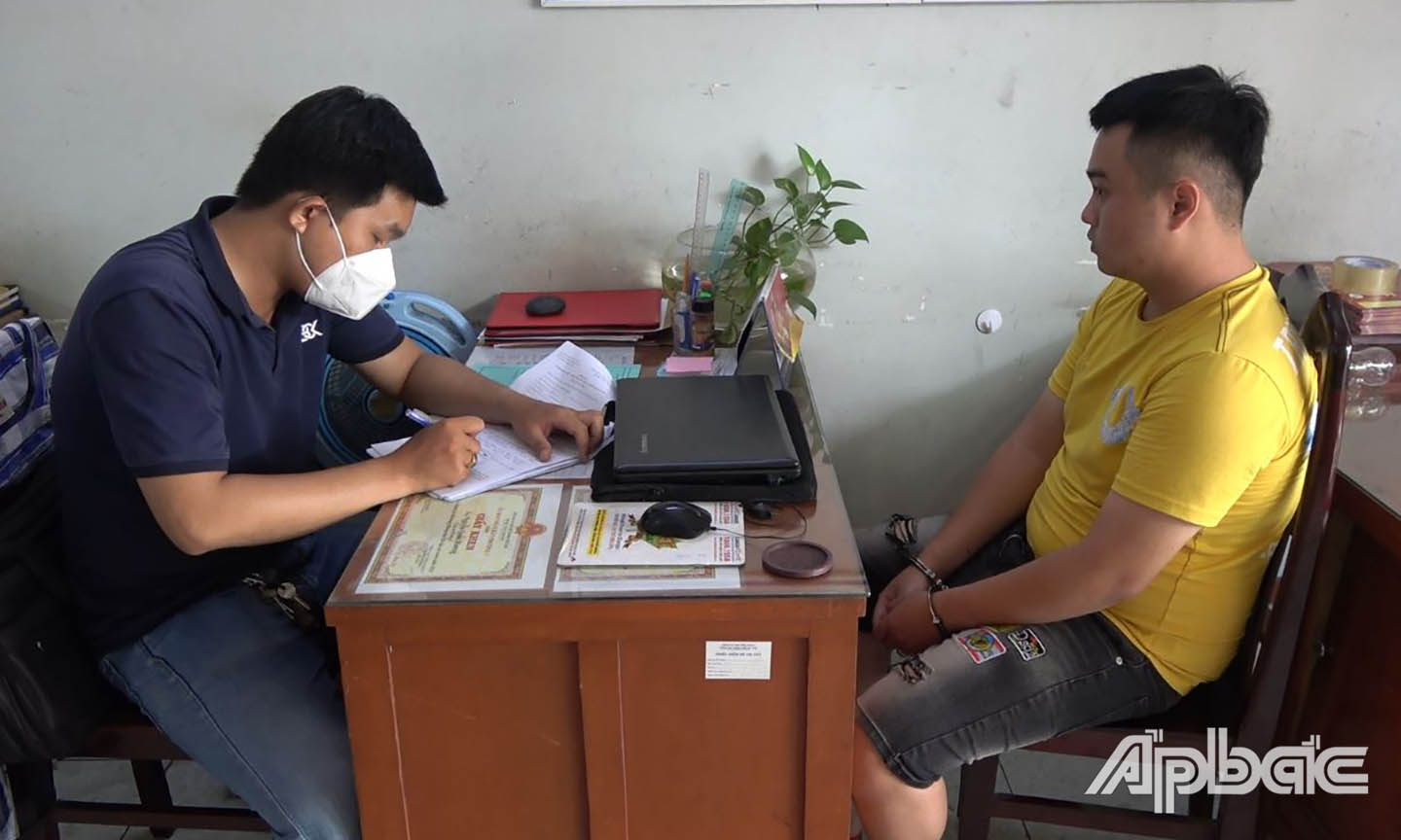 Điều tra đối tượng Trần Nhựt Quang.ảnh Thanh Việt.jpg