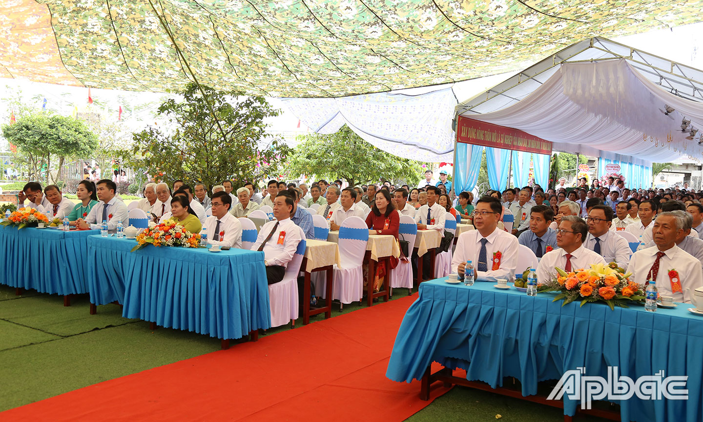 Các đại biểu về tham dự Lễ.