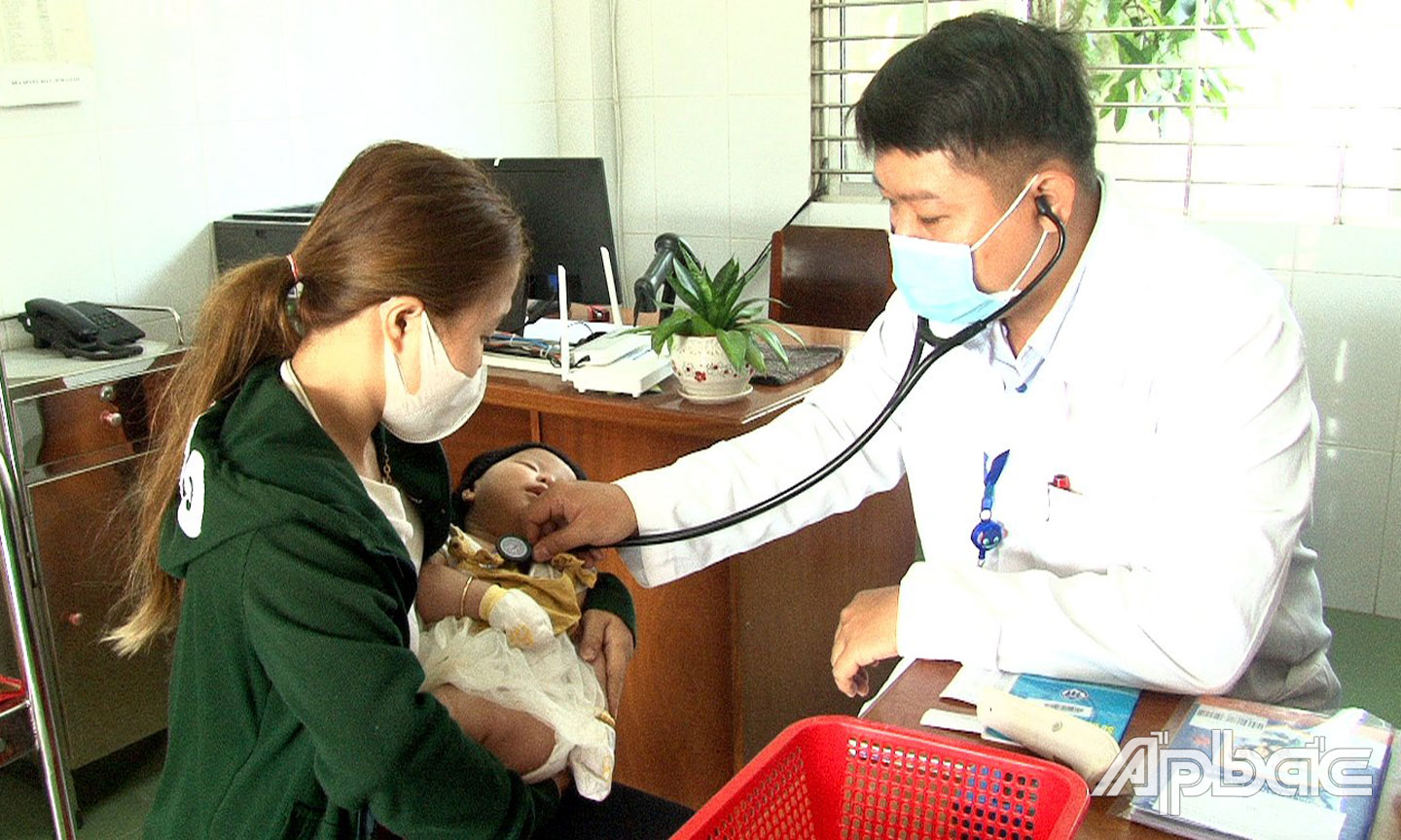 Khám sàng lọc trước tiêm vắc xin