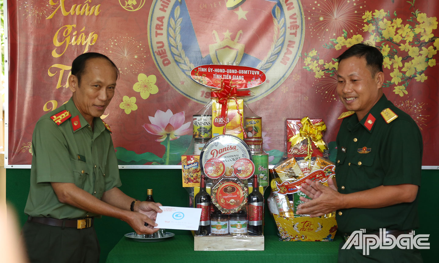 Thăm và chúc Tết