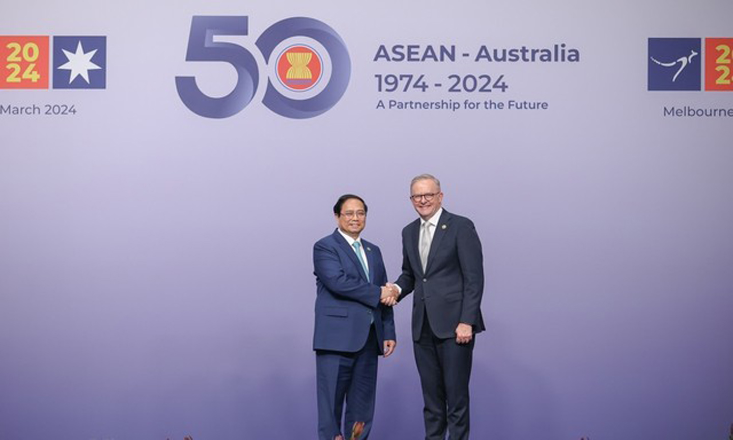 Australian Prime Minister Anthony Albanese welcomes Prime Minister Pham Minh Chinh. (Photo: VNA).
