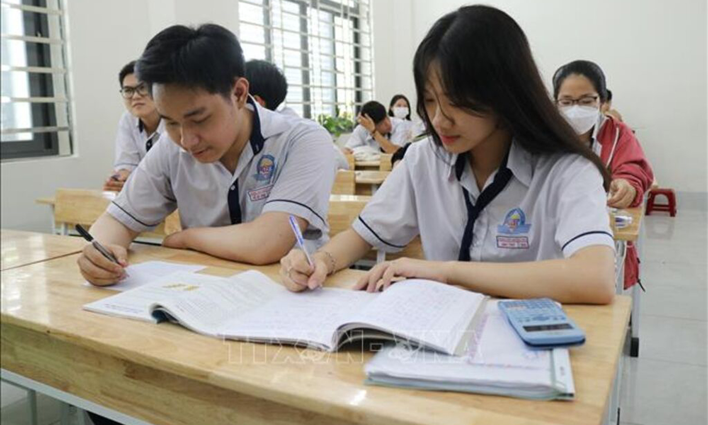 Học sinh lớp 12 ôn tập cho kỳ thi tốt nghiệp THPT. Ảnh minh họa: TTXVN