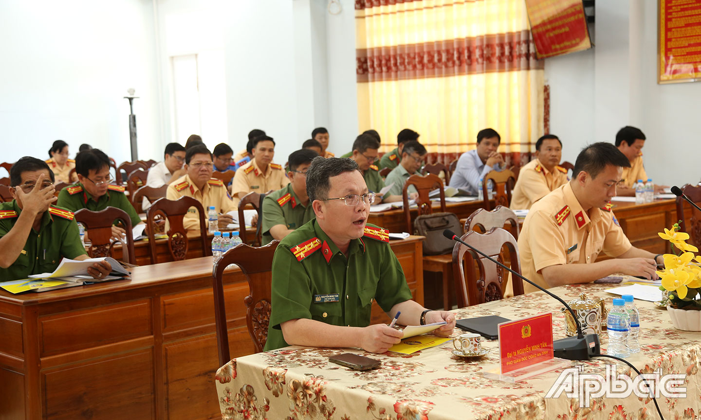 Các đại biểu về dự hội nghị.