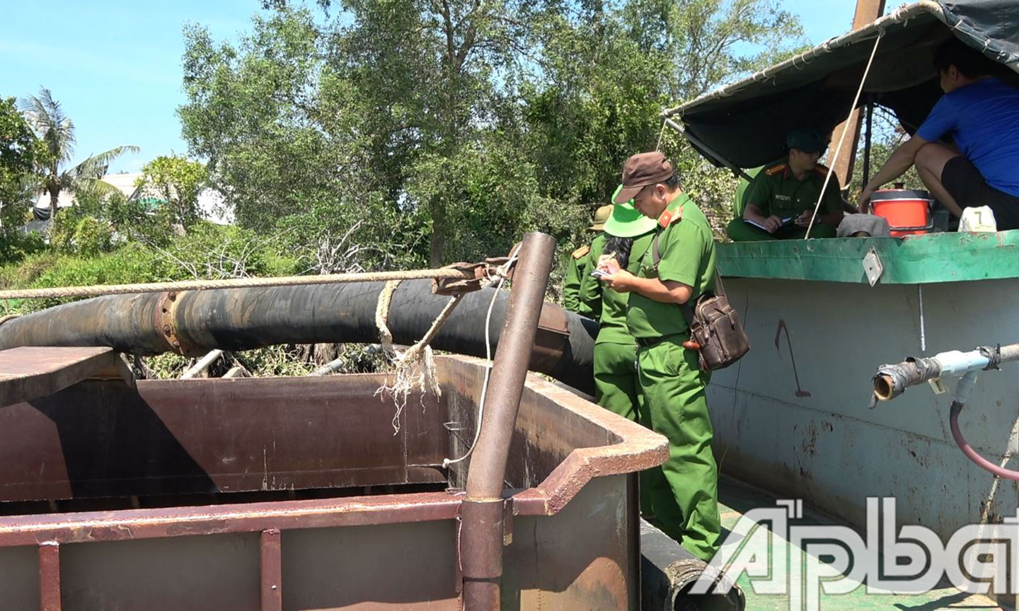 Công an tỉnh Tiền Giang phối hợp Viện kiểm sát nhân dân tỉnh khám nghiệm hiện trường