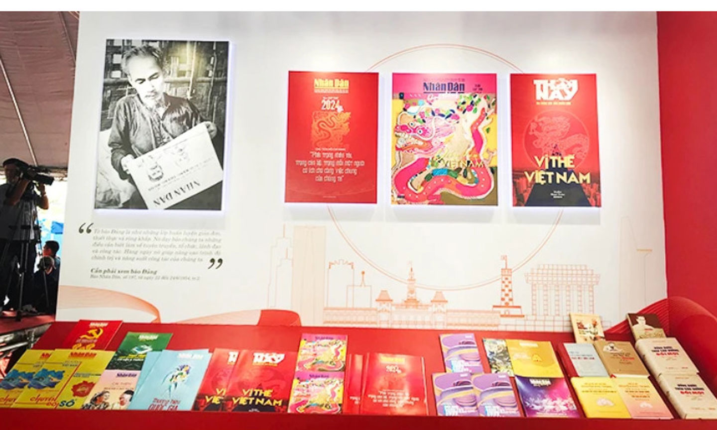 Một góc gian trưng bày của Báo Nhân Dân tại Hội báo toàn quốc 2024.