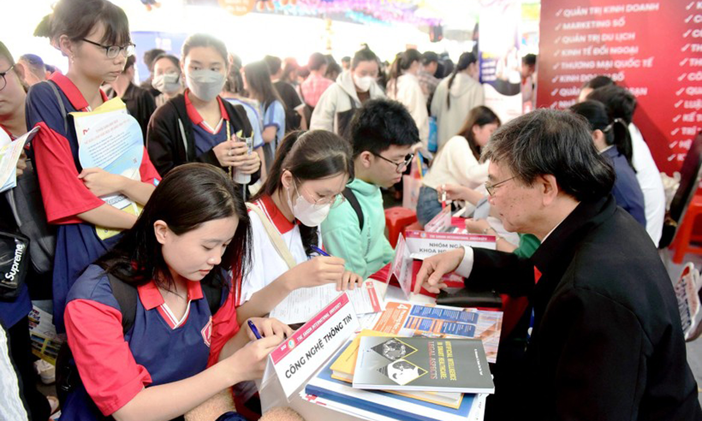 Học sinh tham gia Ngày hội tư vấn tuyển sinh - hướng nghiệp 2024 diễn ra tại Cần Thơ. Ảnh: INT
