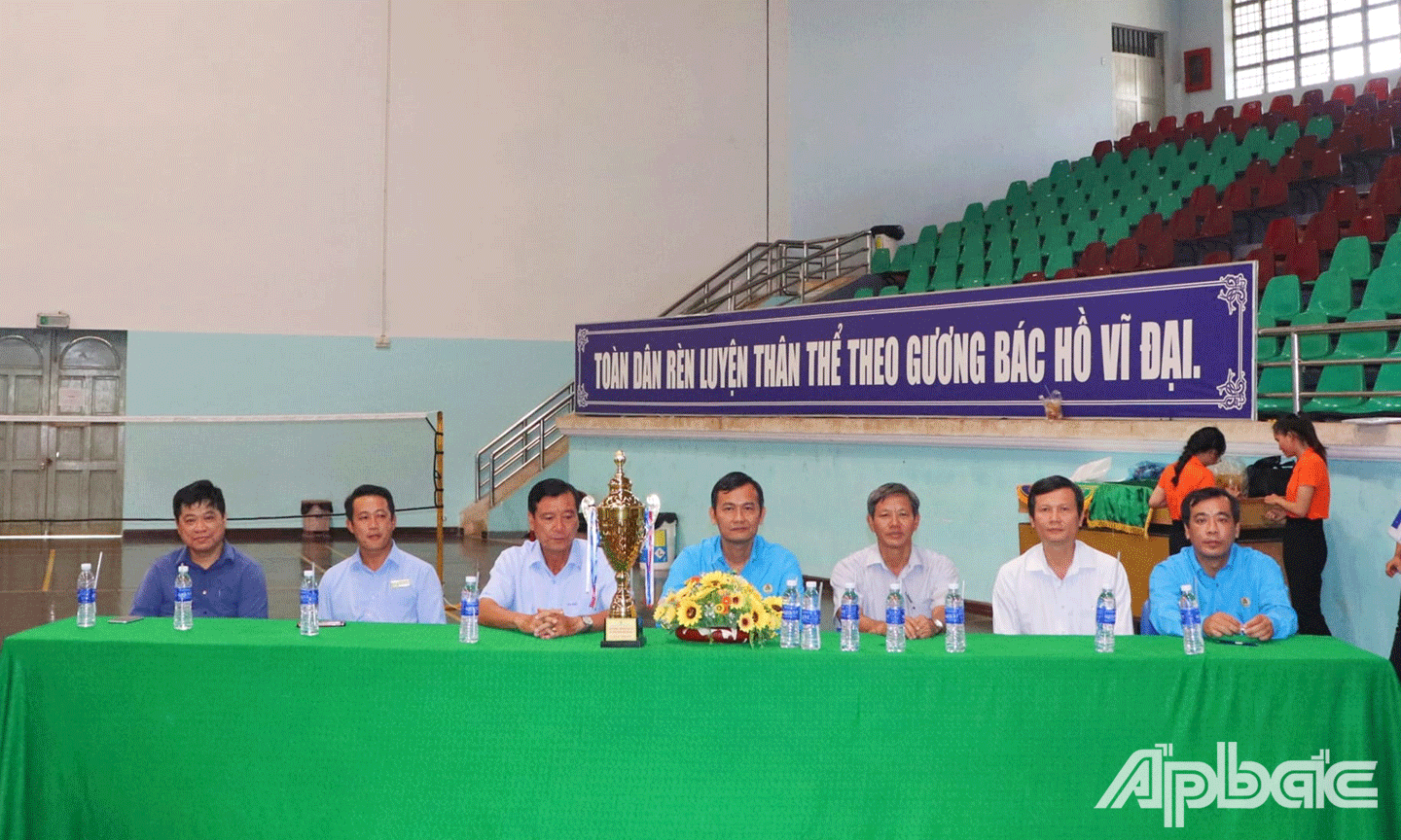 Đại biểu tham dự giải bóng chuyền hơi nữ lần V năm 2024