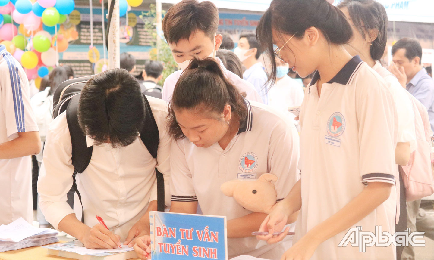 Thí sinh đăng ký và tìm hiểu thông tin xét tuyển vào Trường ĐH Tiền Giang năm 2024.