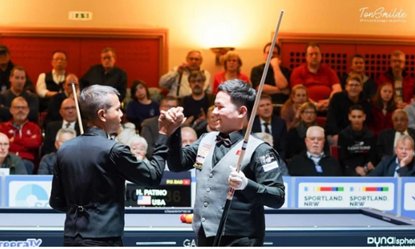 Niềm vui chiến thắng của Phương VInh (phải) và Quyết Chiến.