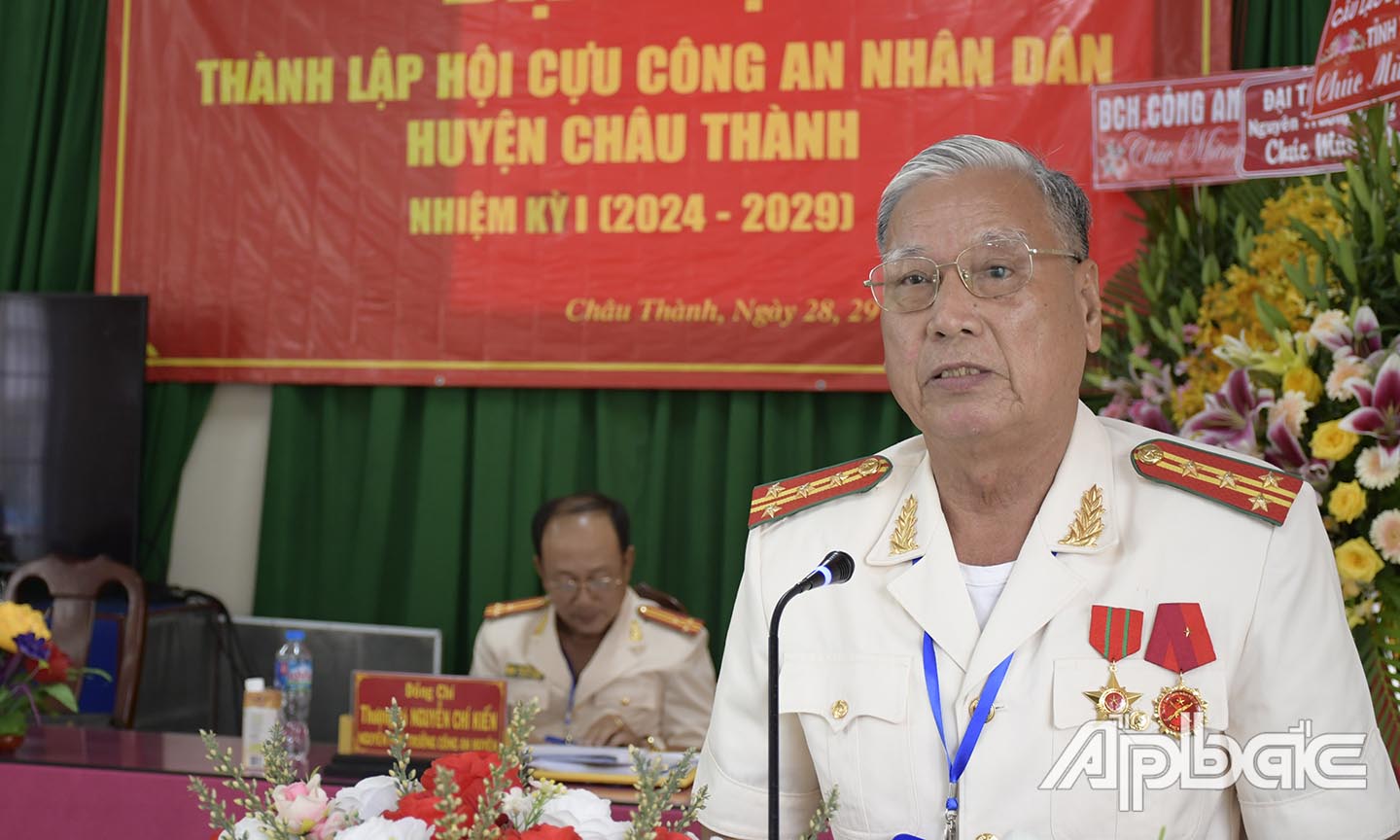 6. Đại tá Hà Văn Minh, Chủ tịch Hội Cựu CAND huyện Châu Thành phát biểu hứa hẹn tại Đại hội. Ảnh Trọng Tín copy