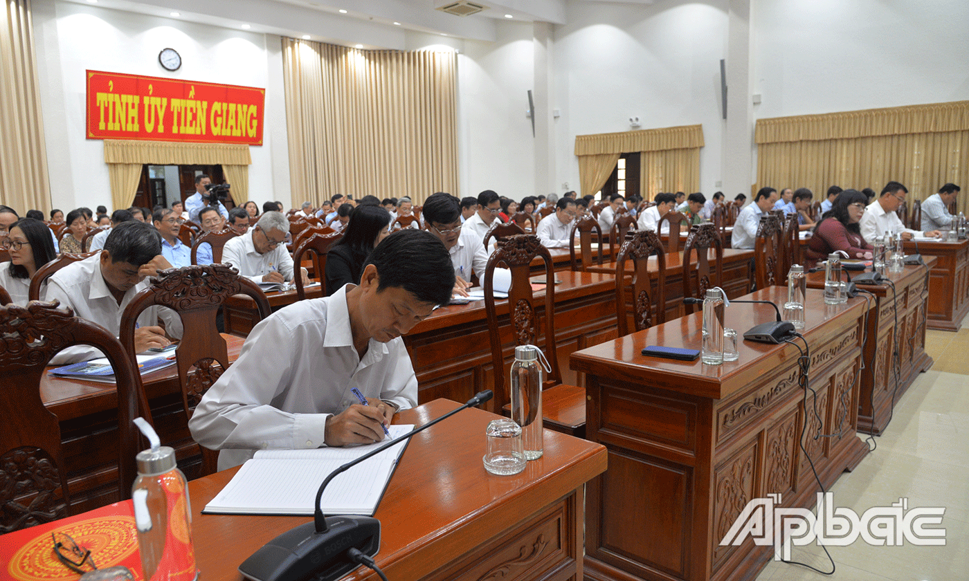 Đại biểu dự hội nghị.