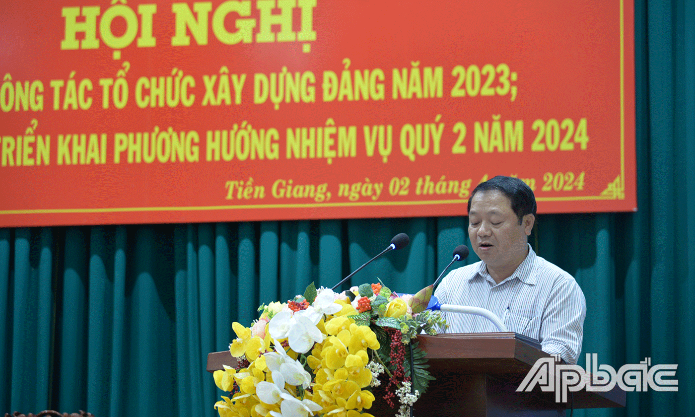 Đại biểu phát biểu ý kiến tại hội nghị.