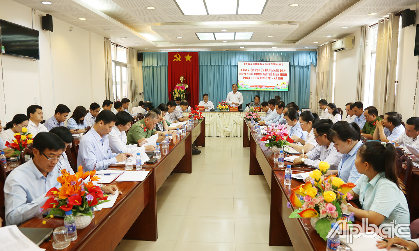 Quang cảnh buổi làm việc