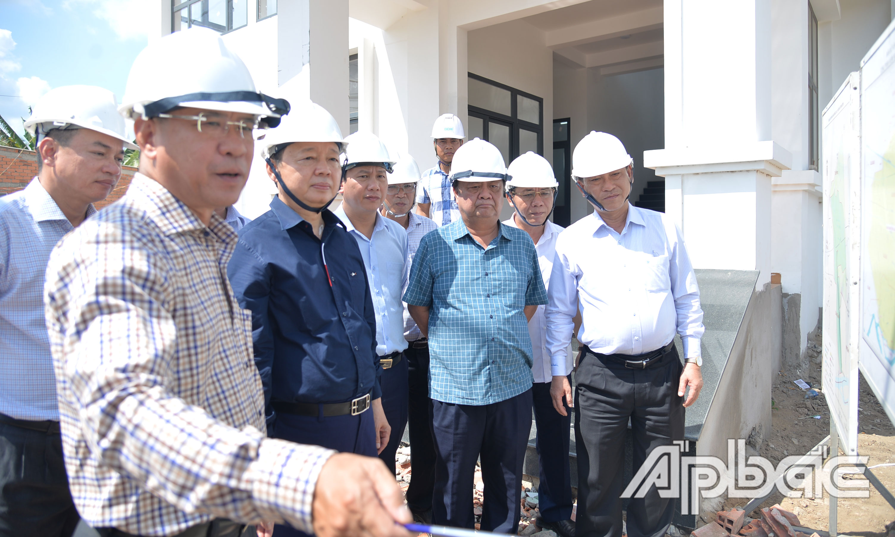 Tiến độ thi công cống âu Nguyễn Tấn Thành hiện đạt khoảng 82%.