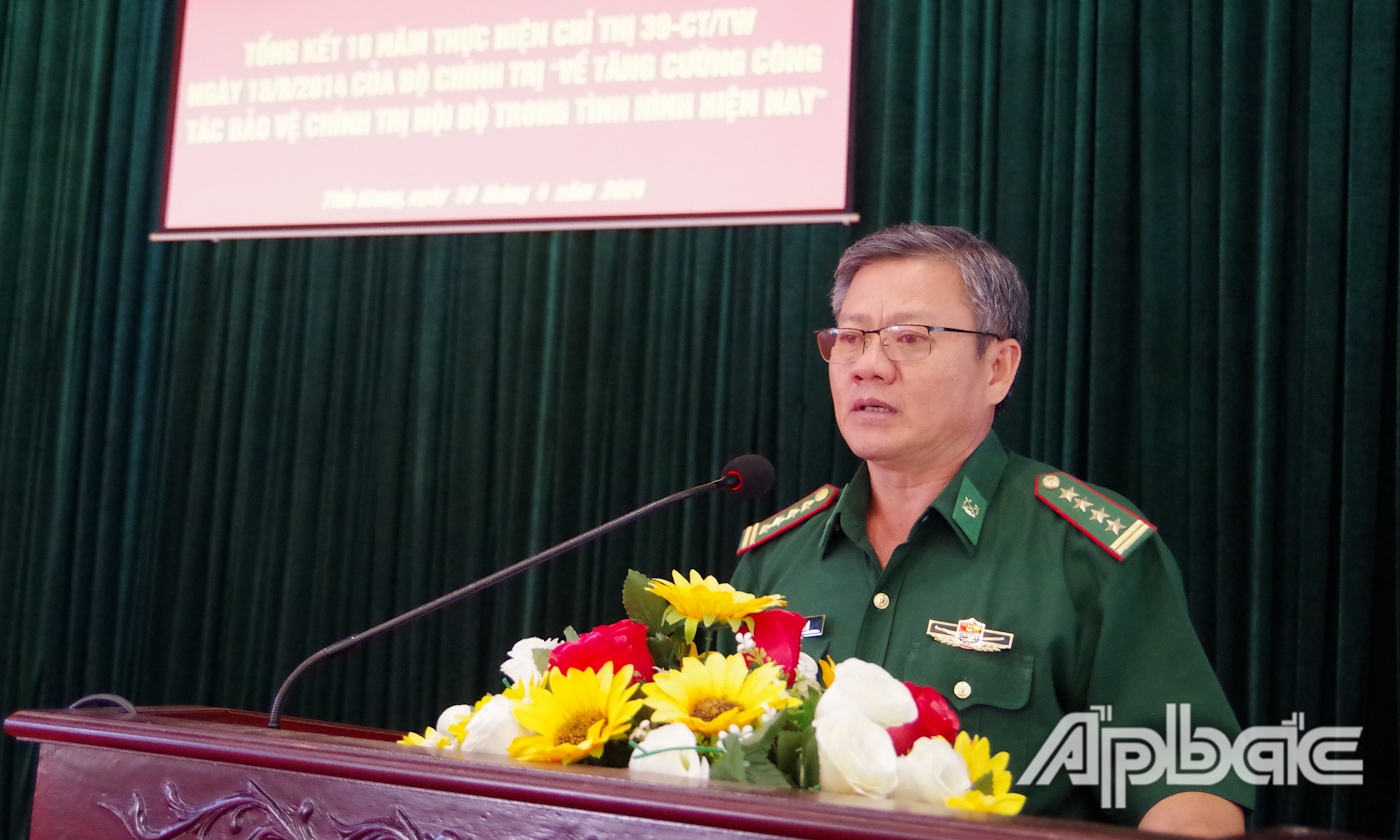 Đại tá Bùi Văn Vũ, Bí thư Đảng ủy, Chính ủy BĐBP Tiền Giang phát biểu tại hội nghị.