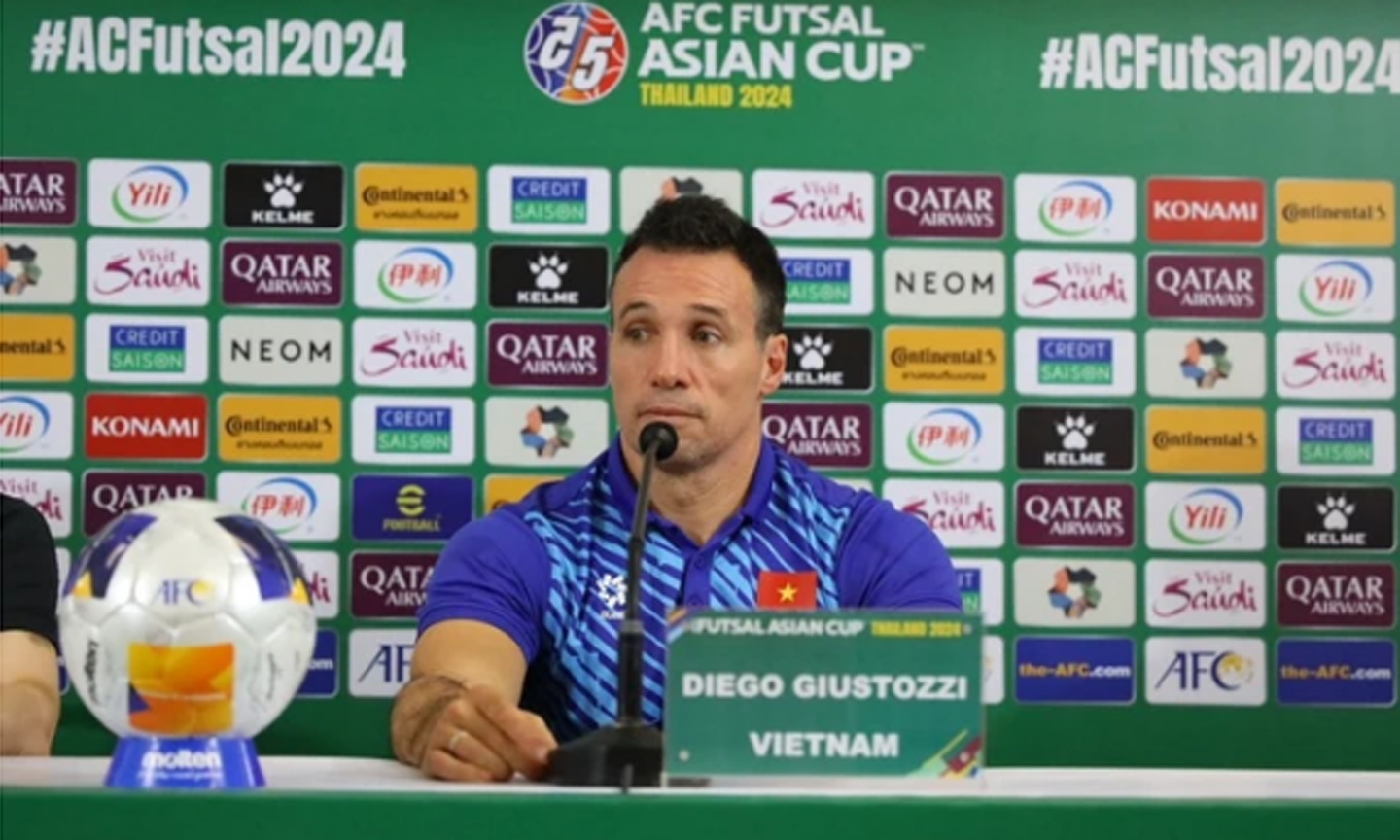 HLV Giustozzi đầy tự tin trước trận tứ kết Giải futsal châu Á 2024. ẢNH: TÂM HÀ